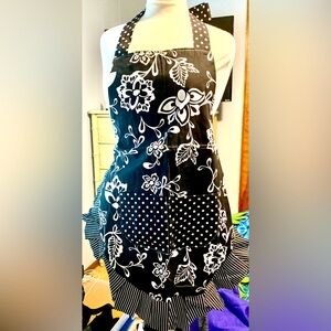 NWT Matching Mother Daughter Aprons Paid $60 Asking $30